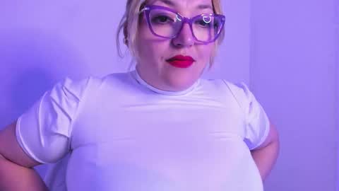 Snapshot of naty__mature_ chatting on October 2025 02:42:02 AM Nataly online show from October 2025 02:42:02 AM