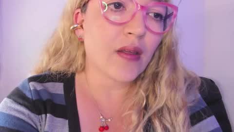 Snapshot of naty__mature_ chatting on October 2025 04:06:02 PM Nataly online show from October 2025 04:06:02 PM