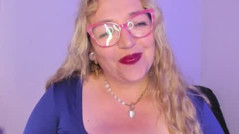Snapshot of naty__mature_ chatting on October 2025 05:28:01 PM Nataly online show from October 2025 05:28:01 PM