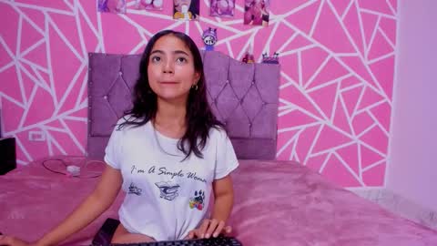 Snapshot of naty_star18 chatting on December 2025 05:04:02 AM Natalia online show from December 2025 05:04:02 AM