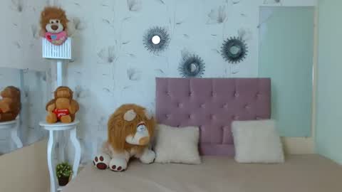 Snapshot of naughty_ariel chatting on January 2025 12:54:01 AM Zoe online show from January 2025 12:54:01 AM