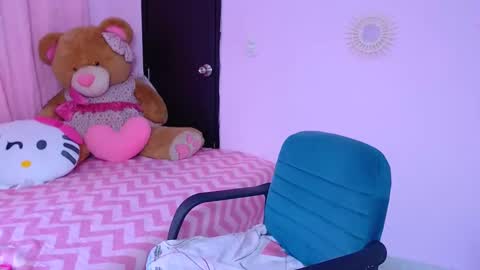 Snapshot of naughty_ariel chatting on January 2025 07:11:01 PM Zoe online show from January 2025 07:11:01 PM