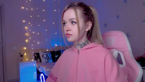 Snapshot of naughty_mablee chatting on March 2026 01:44:02 AM Mable online show from March 2026 01:44:02 AM