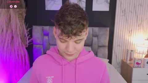 Snapshot of naughty_twink_ chatting on October 2025 04:33:02 AM Noah online show from October 2025 04:33:02 AM