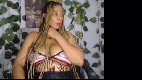 Snapshot of naughty_xxbunny chatting on January 2025 07:00:02 PM beauty online show from January 2025 07:00:02 PM