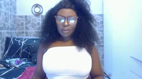Snapshot of naughtyanal19 chatting on January 2025 05:37:02 PM zandy online show from January 2025 05:37:02 PM