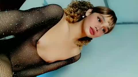 Snapshot of naughtybella_ chatting on December 2024 10:50:01 PM bella online show from December 2024 10:50:01 PM