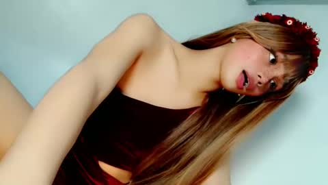 Snapshot of naughtybella_ chatting on December 2024 10:25:01 PM bella online show from December 2024 10:25:01 PM