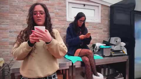 ANDREA STEPH  MIKE online show from December 2025 10:02:01 AM