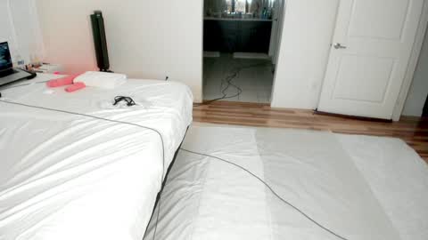 Aphroditecall me A for short online show from October 2025 05:17:02 AM