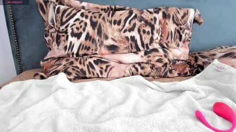 Aryna online show from September 2025 07:10:02 AM