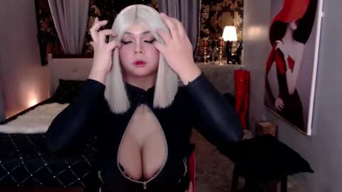 Snapshot of naughtytrans_huntress chatting on January 2025 12:19:02 PM ITS ME YOGIRL PATRICIA online show from January 2025 12:19:02 PM