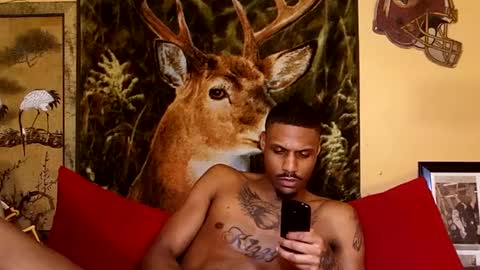 Snapshot of naughtyy_ken chatting on January 2025 09:10:01 PM Mekhi or Khi online show from January 2025 09:10:01 PM