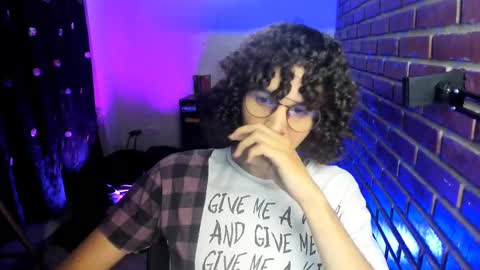 naugthy_kyle19 online show from January 2025 02:26:01 AM
