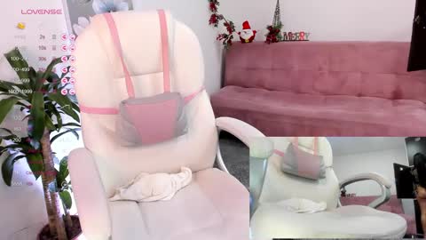 Snapshot of naugthyelli chatting on December 2024 11:10:02 PM online show from December 2024 11:10:02 PM