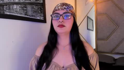 NavannyCattan online show from November 2025 06:01:01 AM