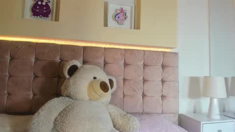 Snapshot of naya_velvet chatting on November 2025 09:35:02 PM NAYA VELVET online show from November 2025 09:35:02 PM