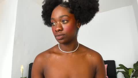 Snapshot of nayah_williams chatting on December 2024 04:53:02 PM Nayah Williams - OnlyFans online show from December 2024 04:53:02 PM