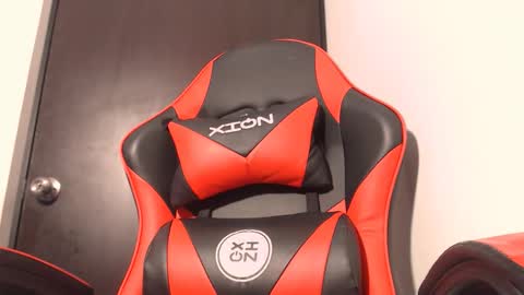 Laura   online show from October 2025 08:29:02 PM