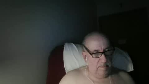 Snapshot of needlesslove chatting on April 2026 01:16:02 AM Tom online show from April 2026 01:16:02 AM