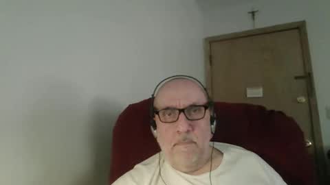 Snapshot of needlesslove chatting on April 2026 11:50:01 PM Tom online show from April 2026 11:50:01 PM