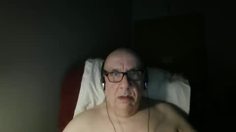 Snapshot of needlesslove chatting on April 2026 01:08:01 AM Tom online show from April 2026 01:08:01 AM
