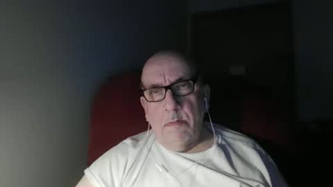 Snapshot of needlesslove chatting on April 2026 02:15:01 AM Tom online show from April 2026 02:15:01 AM