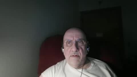 Snapshot of needlesslove chatting on May 2026 12:04:01 AM Tom online show from May 2026 12:04:01 AM