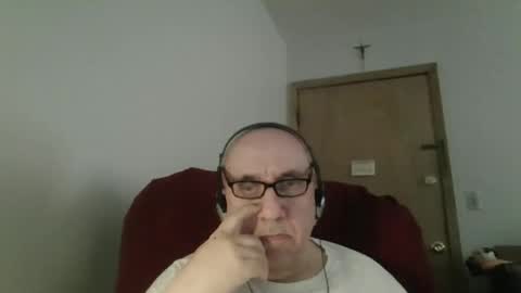 Snapshot of needlesslove chatting on May 2026 11:11:01 PM Tom online show from May 2026 11:11:01 PM