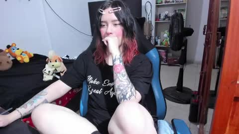 Geek Nicole    im Neeko UwU online show from April 2026 04:48:02 PM