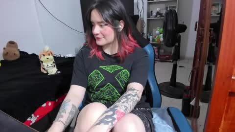 Geek Nicole    im Neeko UwU online show from April 2026 06:38:01 PM