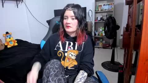 Geek Nicole    im Neeko UwU online show from May 2026 04:01:02 PM