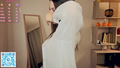 Vicky and Beatrice online show from March 2026 07:10:02 PM