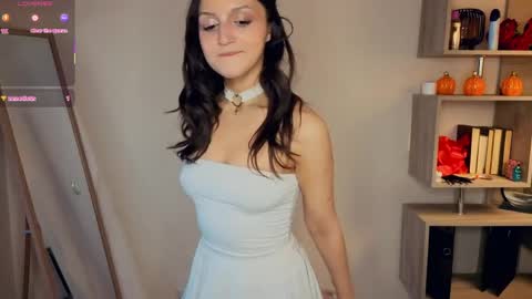 Vicky and Beatrice online show from April 2026 07:16:01 PM