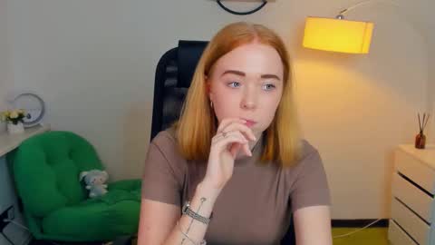 Snapshot of nelliemathers chatting on November 2025 09:14:01 PM Nelli online show from November 2025 09:14:01 PM