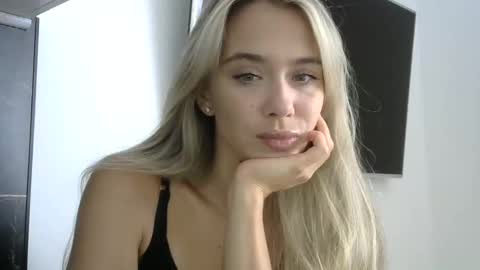nelly_fortu online show from May 2026 11:15:02 AM