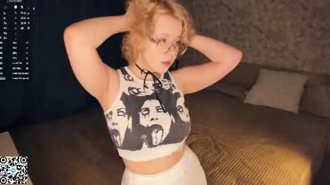 Snapshot of nelly_gloss chatting on June 2026 07:44:01 AM nelly_gloss online show from June 2026 07:44:01 AM