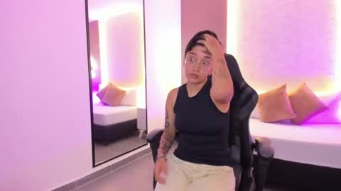 N E L L Y online show from July 2026 01:53:02 PM
