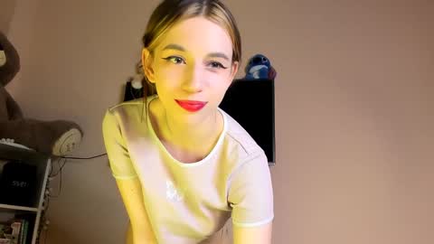 nelly_yy online show from January 2025 04:22:01 PM
