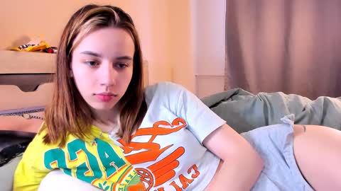 nelly_yy online show from February 2025 12:05:02 PM