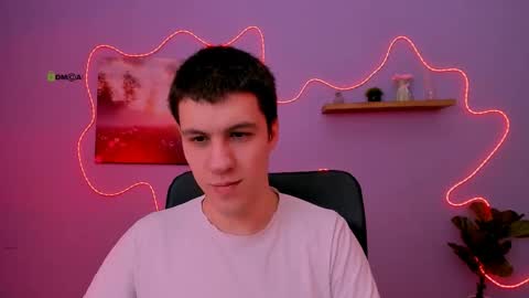 neo_raze_ online show from April 2026 06:49:02 PM