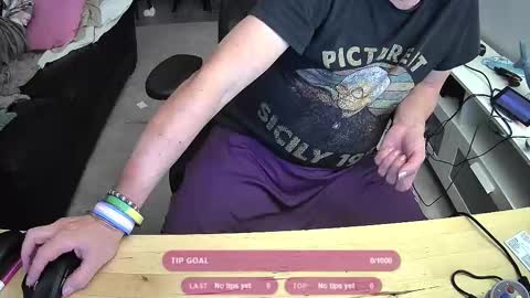 Neon online show from September 2025 04:46:02 AM