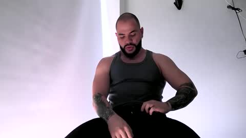 Snapshot of neron_xxl chatting on December 2025 01:38:02 PM neron XXL online show from December 2025 01:38:02 PM