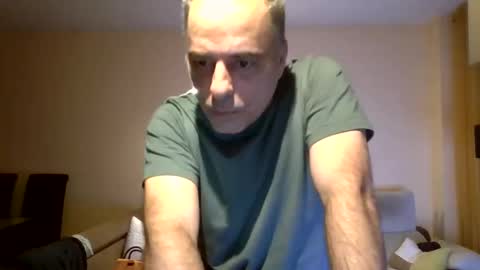 Snapshot of neuronas33 chatting on October 2025 09:59:02 PM Volsonov online show from October 2025 09:59:02 PM