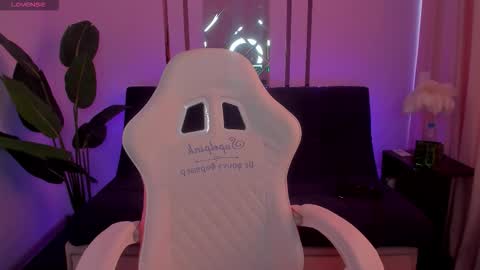 new cute skinny online show from February 2026 05:05:01 AM