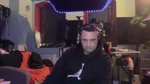 newguy2025 online show from November 2025 12:28:01 PM