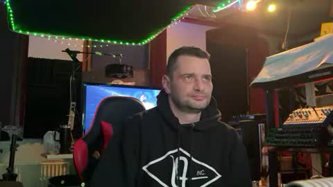 newguy2025 online show from December 2025 06:35:02 PM