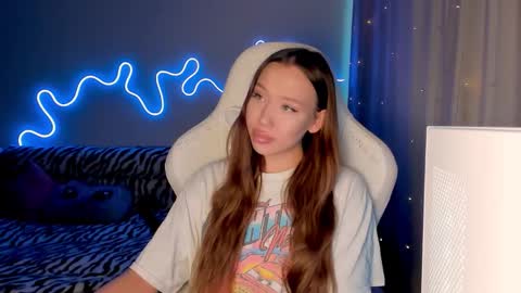 Snapshot of neyrmina chatting on January 2026 11:47:02 AM Mina online show from January 2026 11:47:02 AM