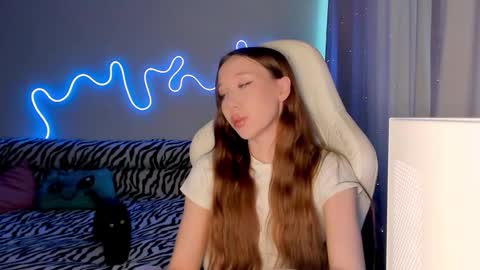 Snapshot of neyrmina chatting on February 2026 09:48:01 AM Mina online show from February 2026 09:48:01 AM