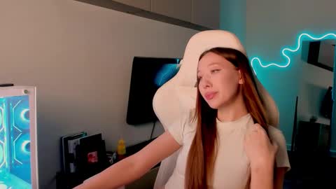 Snapshot of neyrmina chatting on February 2026 02:35:01 PM Mina online show from February 2026 02:35:01 PM